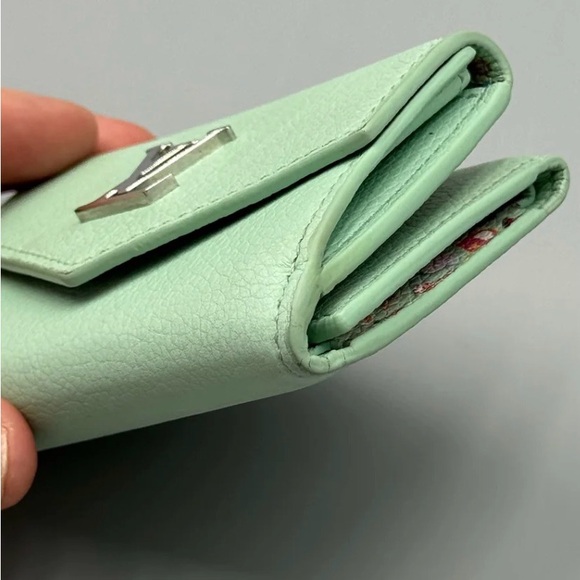 Louis Vuitton Mini Lockme Menthe Microchipped Wallet full inclusion - Picture 8 of 17